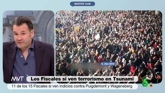 La reacción de Iñaki López tras ver los Fiscales terrorismo en el 'caso Tsunami' Más Vale Tarde analiza en este vídeo las conclusiones de los Fiscales, que ven terrorismo en las acciones de Tsunami Democratic en el aeropuerto de El Prat. Los comentarios de Elisa Beni e Iñaki López, entre otros, en este vídeo.