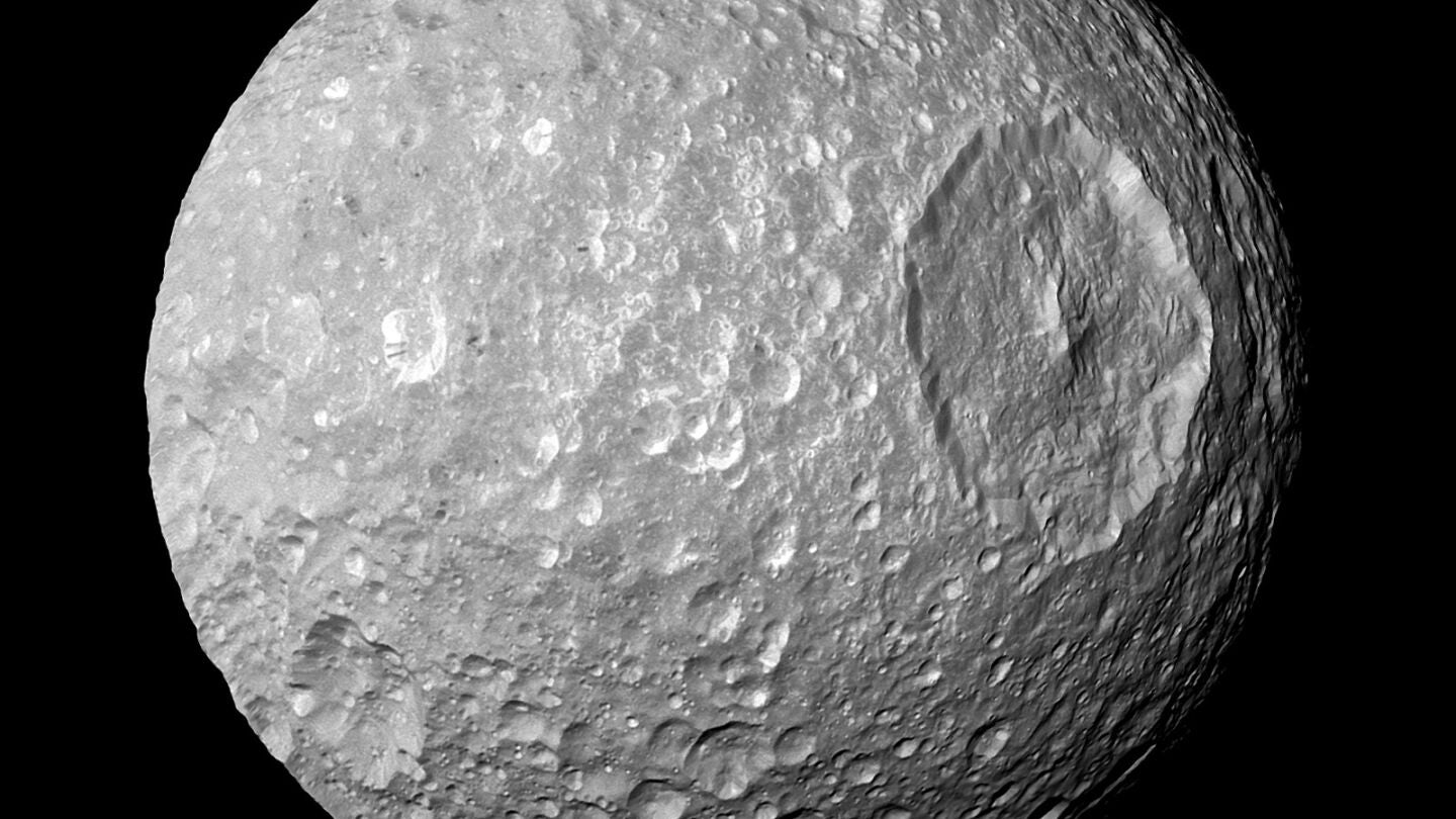 Luna Mimas de Saturno