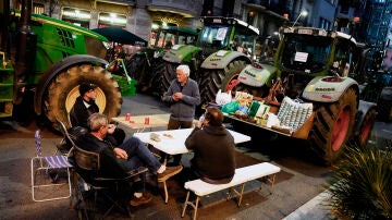 Agricultores llegan con sus tractores a Barcelona