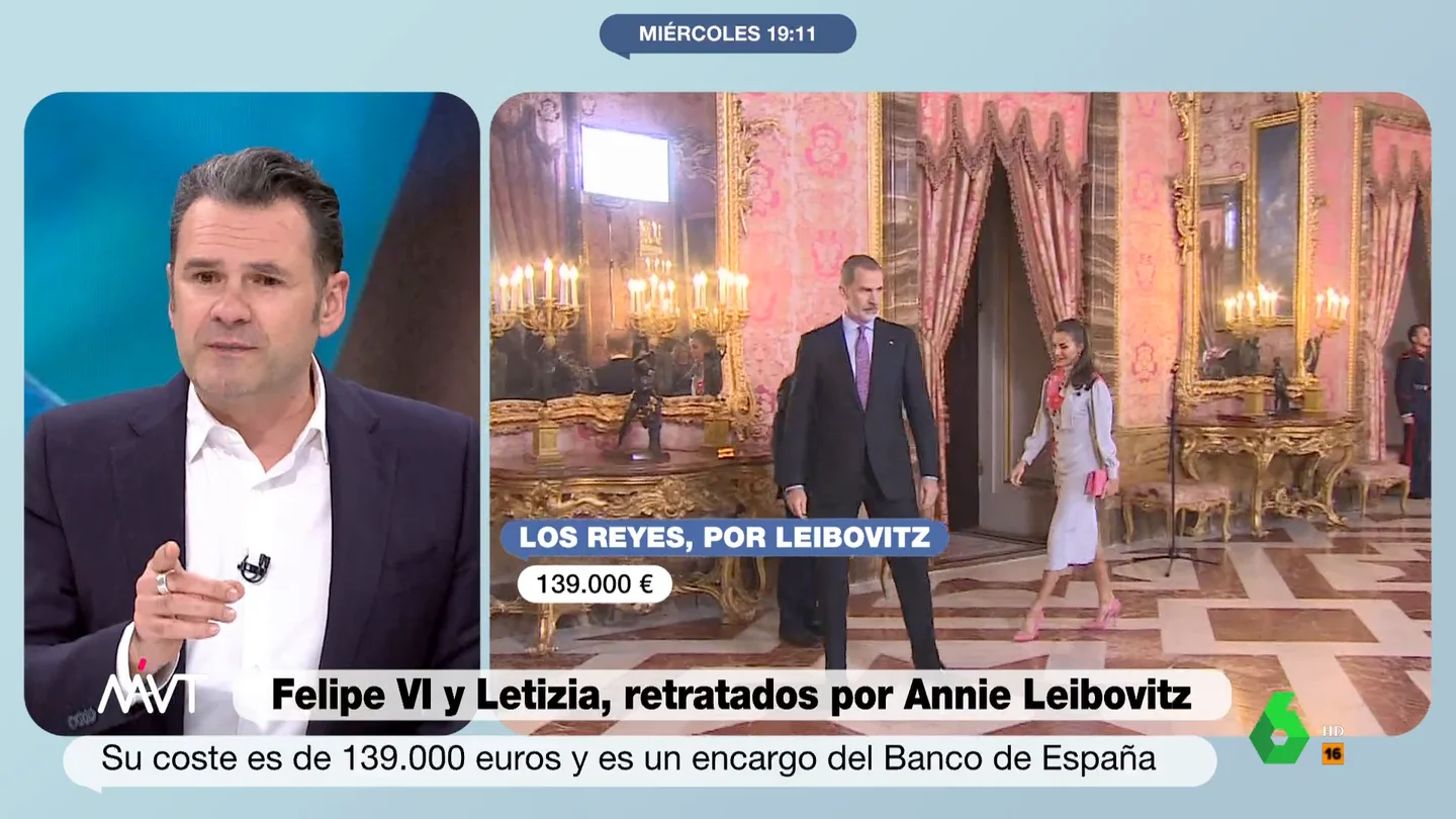 La reacción de Iñaki López al saber cuánto cuesta el retrato de los reyes de Annie Leibovitz "Ya han encontrado un subterfugio maravilloso para no cargarle el gasto a la Casa Real, que se pague a través del Banco de España", comenta Iñaki López en este vídeo sobre el encargo a Anne Leibovitz para fotografiar a Felipe VI y Letizia.