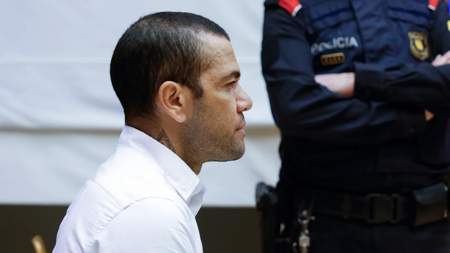 Dani Alves, durante la primera jornada del juicio por violación Dani Alves, durante la primera jornada del juicio por violación