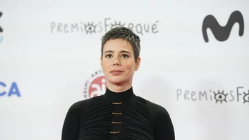 La actriz Laia Costa posa durante la alfombra roja de la 29 edición de los Premios José María Forqué,