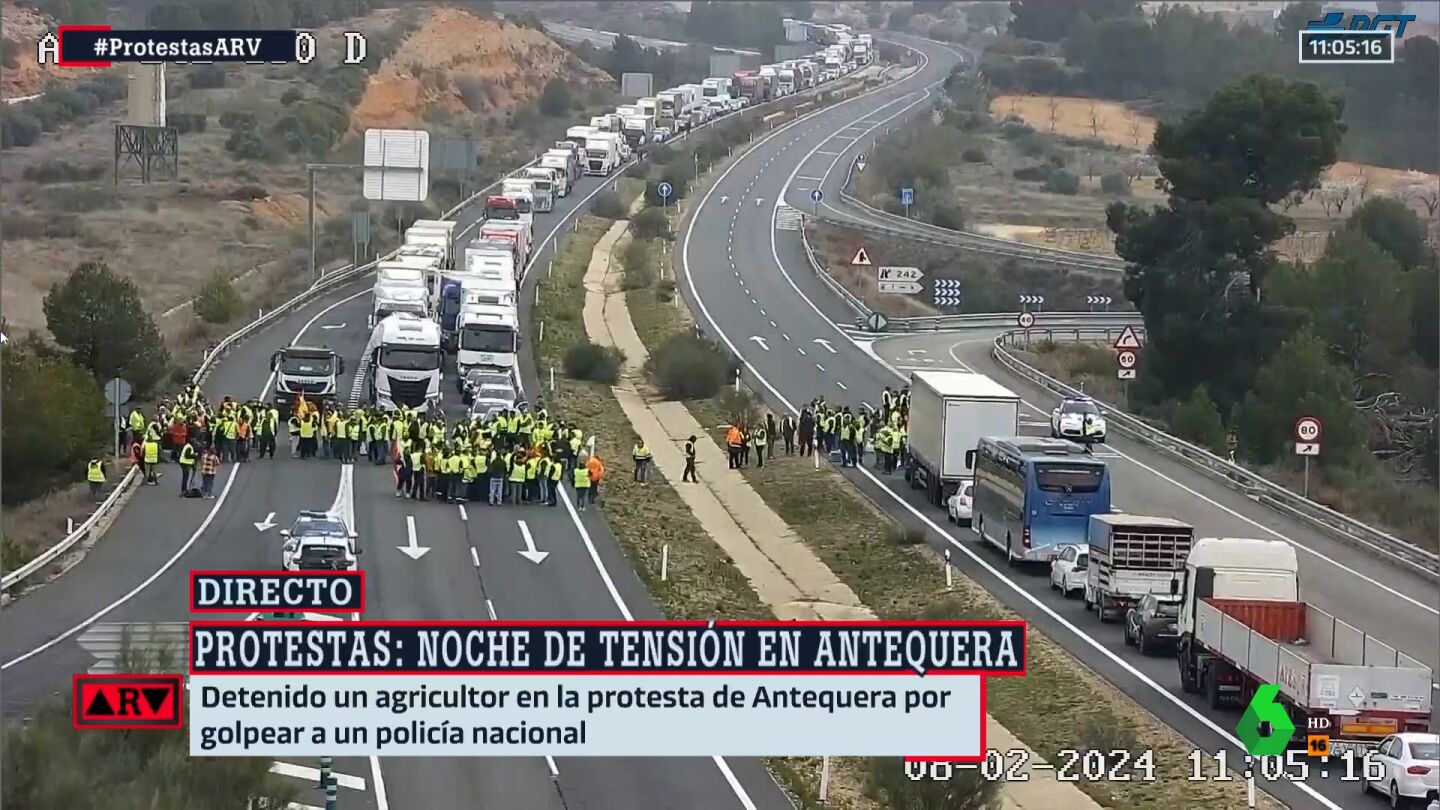 Bloqueo total del tráfico en la A-3 en el tercer día de protestas de los agricultores
