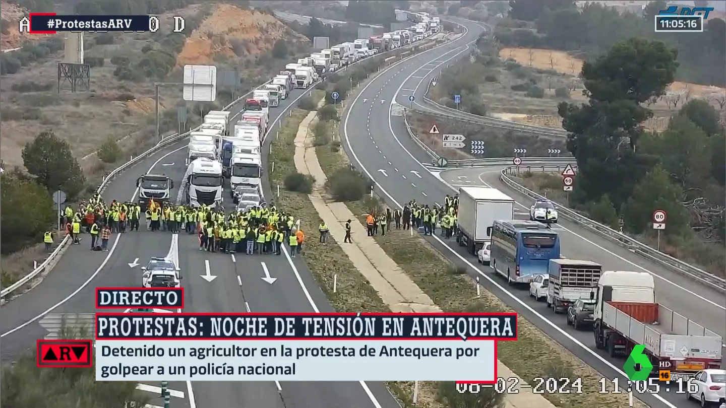 Bloqueo total del tráfico en la A-3 en el tercer día de protestas de los agricultores Bloqueo total del tráfico en la A-3 en el tercer día de protestas de los agricultores