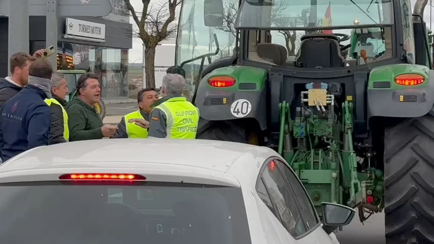 Tensión entre agricultores y la Guardia Civil en Salamanca Tensión entre agricultores y la Guardia Civil en Salamanca