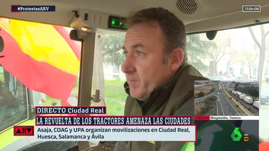 El enfado de un agricultor durante las protestas del campo: "¡Que nos dejen trabajar!" El enfado de un agricultor durante las protestas del campo: "¡Que nos dejen trabajar!"