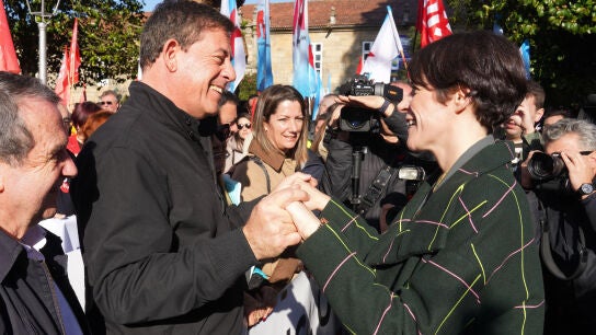 En primer plano: Abel Caballero (PSOE), José Ramón Gómez Besteiro (PSOE) y Ana Pontón (BNG)
