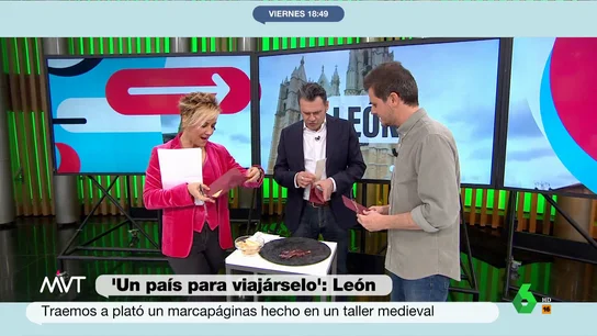 El original detalle medieval que Calero regala a Iñaki López y Cristina Pardo El original detalle medieval que Calero regala a Iñaki López y Cristina Pardo