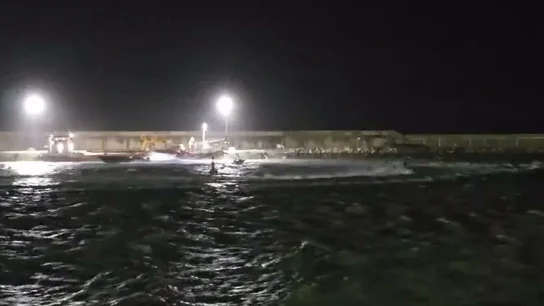 Momento del impacto de la narcolancha a la embarcación de la Guardia Civil Momento del impacto de la narcolancha a la embarcación de la Guardia Civil