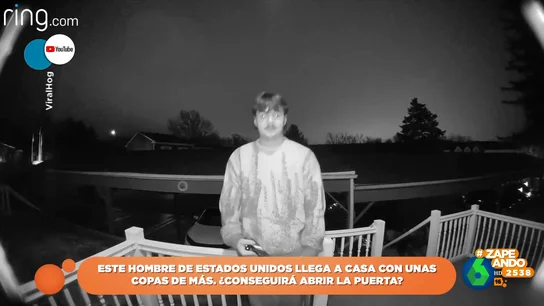 Un chico la lía al llegar borracho a casa y todo queda grabado por su cámara de seguridad Un chico la lía al llegar borracho a casa y todo queda grabado por su cámara de seguridad