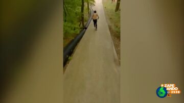 El alucinante salto de un chico con un patinete no apto para gente con vértigo