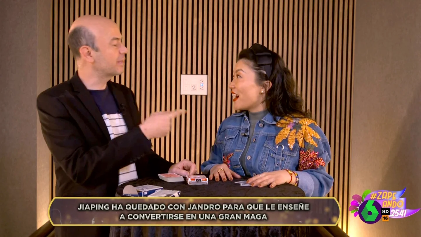 Jiaping aprende de Jandro un truco muy especial: "¿Me ayudará a ligar con la gente?" Jiaping aprende de Jandro un truco muy especial: "¿Me ayudará a ligar con la gente?"