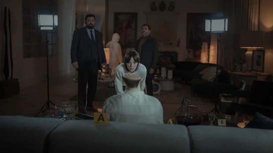 Hovich Keucherian, Vicky Luengo y Alex Brendemühl en una escena de 'Reina Roja'. Hovich Keucherian, Vicky Luengo y Alex Brendemühl en una escena de 'Reina Roja'.