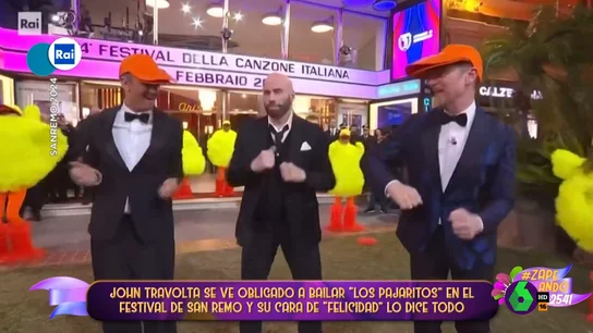 La impagable imagen de John Travolta bailando los pajaritos en el festival de San Remo de Italia La impagable imagen de John Travolta bailando los pajaritos en el festival de San Remo de Italia
