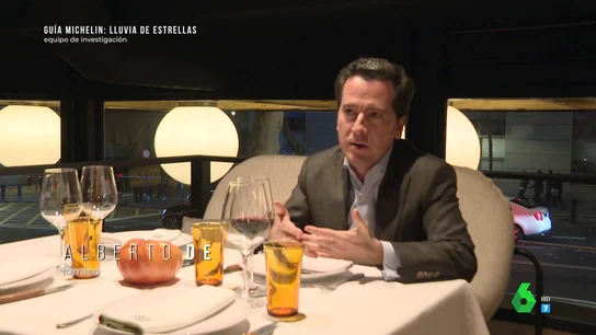 Un crítico gastronómico, sobre las estrellas Michelín: "Son garantía de que vas a pagar un precio alto y tener cierto paripé y parafernalia" Un crítico gastronómico, sobre las estrellas Michelín: "Son garantía de que vas a pagar un precio alto y tener cierto paripé y parafernalia"