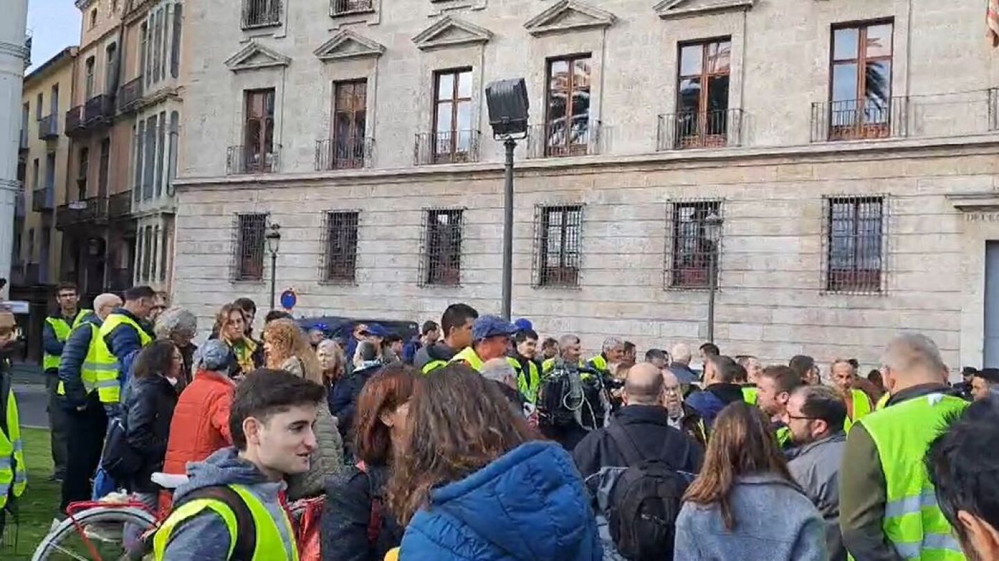 Concentración de agricultores en la Delegación del Gobierno en Valencia