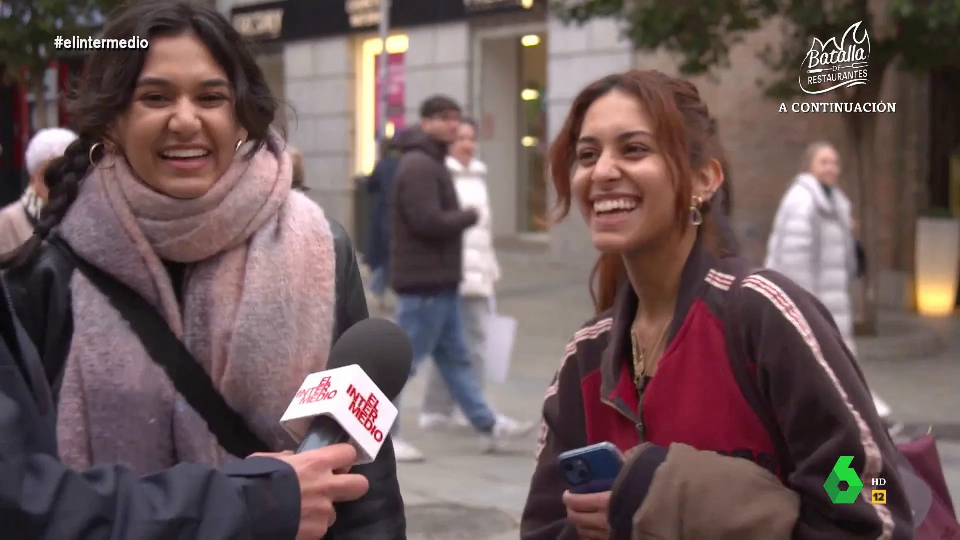 Dos turistas confiesan a Isma Juárez que los españoles son muy directos