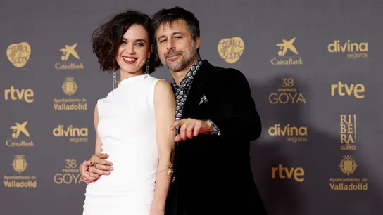 Los actores Marta Guerra y Hugo Silva posan en la alfombra. Los actores Marta Guerra y Hugo Silva posan en la alfombra.
