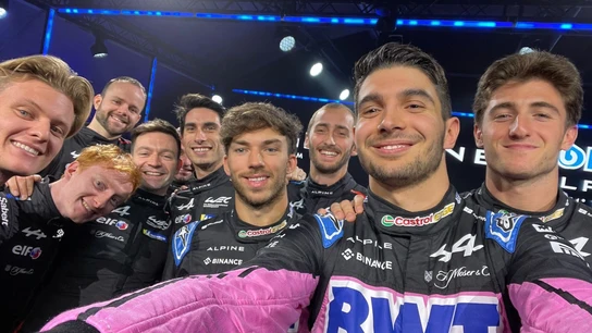 Ocon, Gasly y otros miembros del equipo Alpine Ocon, Gasly y otros miembros del equipo Alpine