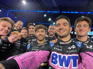 Ocon, Gasly y otros miembros del equipo Alpine Ocon, Gasly y otros miembros del equipo Alpine