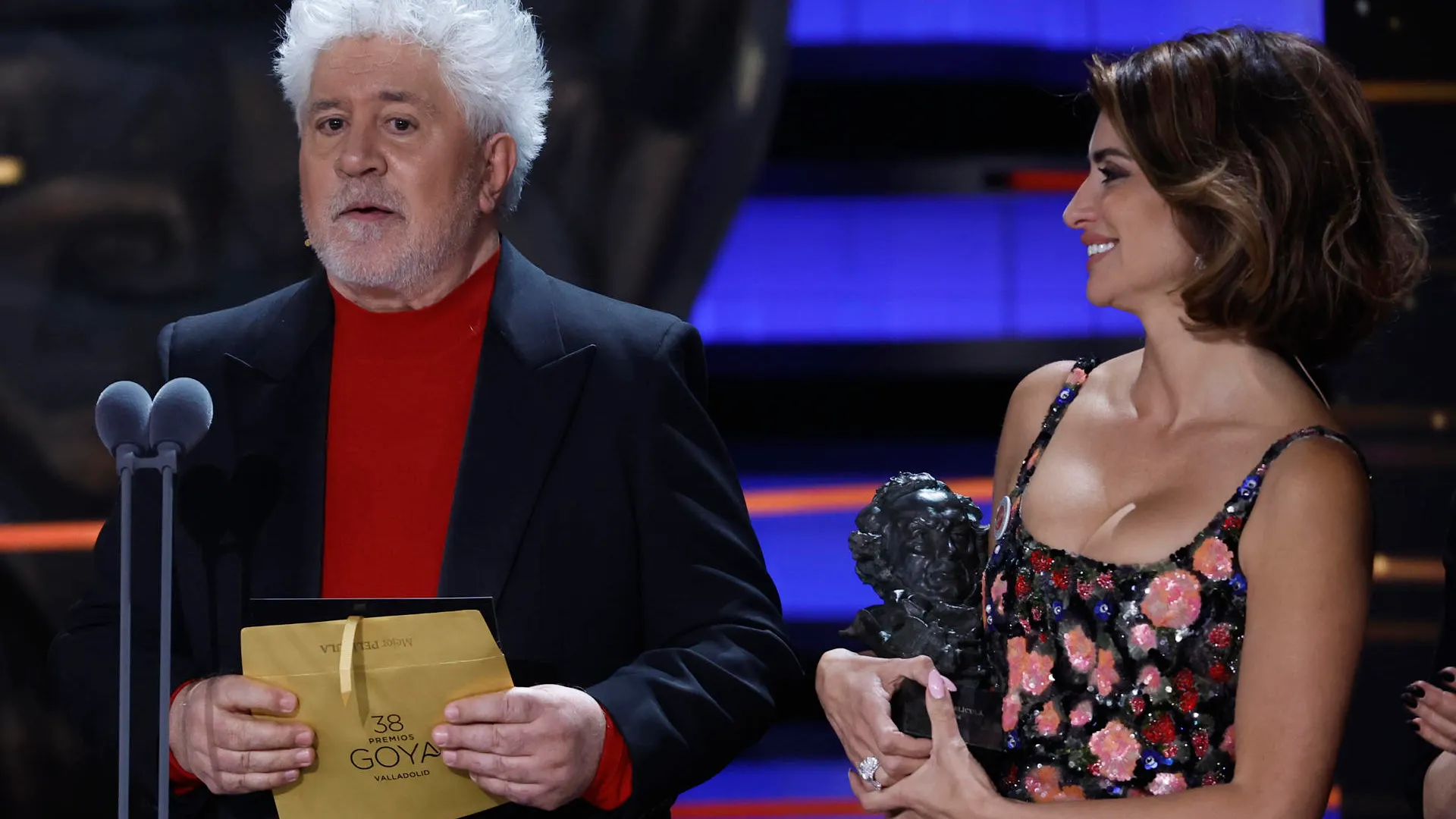 Pedro Almodóvar y la actriz Penélope Cruz