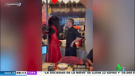 Alfonso Arús avisa a Dabiz Muñoz tras verle con Naomi Campbell en StreetXO Dubái: "No te fíes ni un pelo" Alfonso Arús avisa a Dabiz Muñoz tras verle con Naomi Campbell en StreetXO Dubái: "No te fíes ni un pelo"