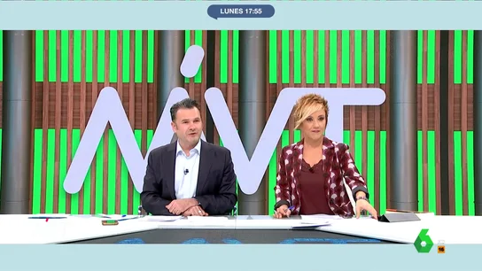 El 'recado' de Iñaki López y Cristina Pardo a Javier Bastida por San Valentín "Debe esperar algún regalo", comenta Cristina Pardo al oír a Bastida explicar que el jueves, además de subir las temperaturas, es el Día de los enamorados: "No es el jueves, es el miércoles, querido amigo", le recuerda por su parte Iñaki López.