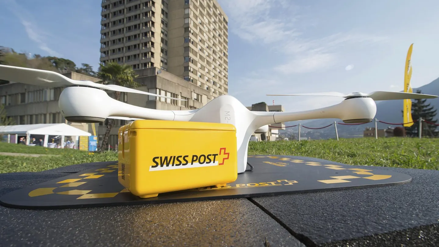 Foto de archivo de un dron del servicio de correos suizo Swiss Post. Foto de archivo de un dron del servicio de correos suizo Swiss Post.