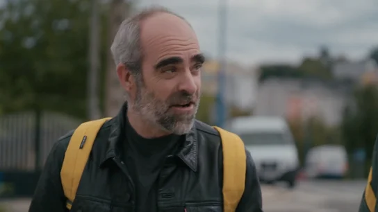 Luis Tosar explica cómo era vivir en una casa vieja en su infancia: "Nos teníamos que bañar en una banqueta" Luis Tosar explica cómo era vivir en una casa vieja en su infancia: "Nos teníamos que bañar en una banqueta"