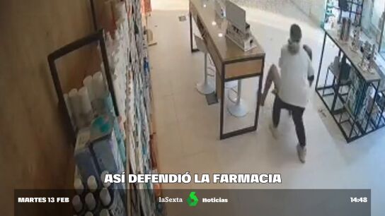 Una auxiliar de farmacia se enfrenta con la maniobra del matale&oacute;n a un hombre que quer&iacute;a destrozar el local