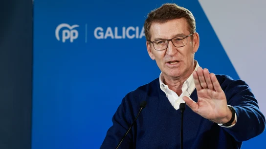Feijóo ironiza: "Mañana dirán que ofrecí el Ministerio del Interior a Esquerra y el de Defensa a Otegi" Feijóo ironiza: "Mañana dirán que ofrecí el Ministerio del Interior a Esquerra y el de Defensa a Otegi"