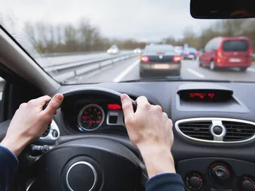 Hombre al volante Hombre al volante