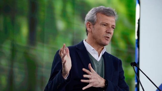 El presidente de la Xunta de Galicia, Alfonso Rueda, interviene durante la clausura de la XXVI Jornada Interparlamentaria Popular, en ExpoOurense. El presidente de la Xunta de Galicia, Alfonso Rueda, interviene durante la clausura de la XXVI Jornada Interparlamentaria Popular, en ExpoOurense.