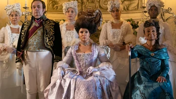 En la tercera temporada de 'Los Bridgerton' no faltará la Reina Carlota (Golda Rosheuvel) y su corte de consejeras como Lady Danbury (Adjoa Andoh).