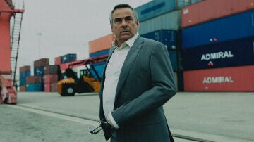 Eduard Fernández es Joaquín Machado y su alias da nombre a la serie 'Mano de hierro'.