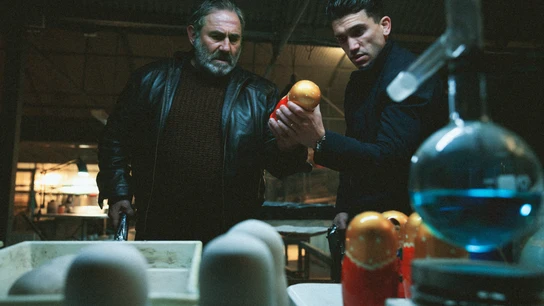 Sergi López y Jaime Lorente, en una escena de 'Mano de hierro'. Sergi López y Jaime Lorente, en una escena de 'Mano de hierro'.