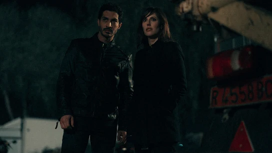 Chino Darín y Natalia de Molina en una escena de 'Mano de hierro'. Chino Darín y Natalia de Molina en una escena de 'Mano de hierro'.