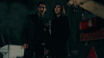Chino Darín y Natalia de Molina en una escena de 'Mano de hierro'.