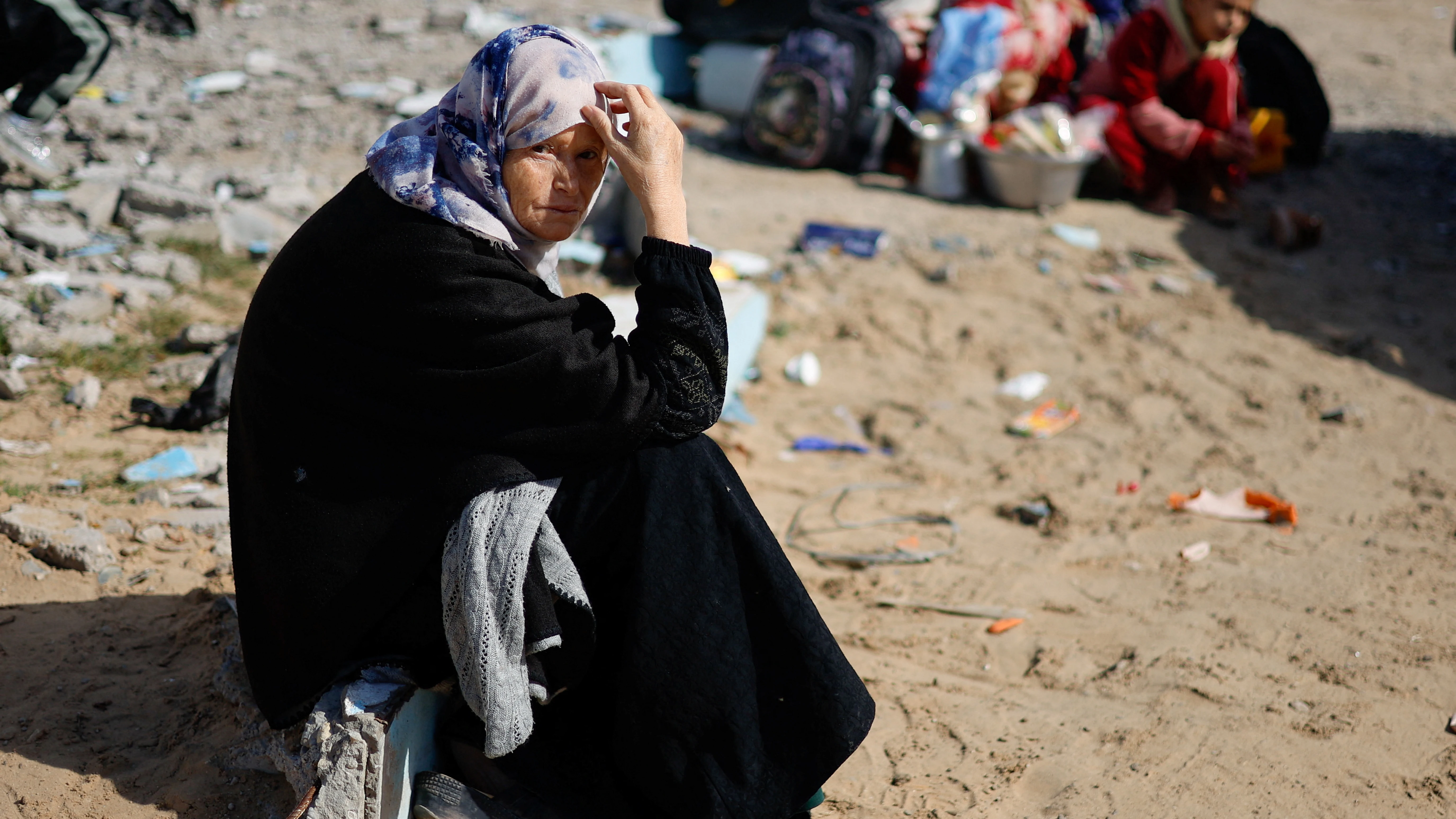 Una mujer palestina en Rafah tras la evacuación del Hospital Nasser en Jan Yunis