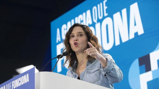 La presidenta de la Comunidad de Madrid, Isabel Díaz Ayuso, interviene durante un mitin de campaña del PPdeG La presidenta de la Comunidad de Madrid, Isabel Díaz Ayuso, interviene durante un mitin de campaña del PPdeG