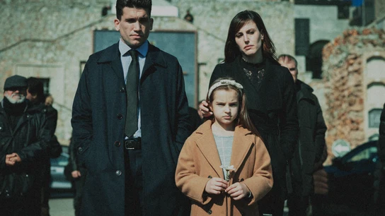 Jaime Lorente y Natalia de Molina, en una escena de 'Mano de hierro'. Jaime Lorente y Natalia de Molina, en una escena de 'Mano de hierro'.
