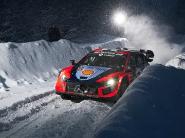 El caos se desata en la primera etapa del Rally de Suecia El caos se desata en la primera etapa del Rally de Suecia