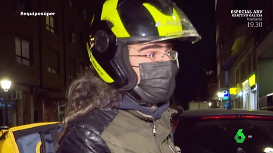 El agobio de un rider que tiene que entregar un pedido en 10 minutos: "Hay que ir rápido, me tienen geolocalizado" El agobio de un rider que tiene que entregar un pedido en 10 minutos: "Hay que ir rápido, me tienen geolocalizado"