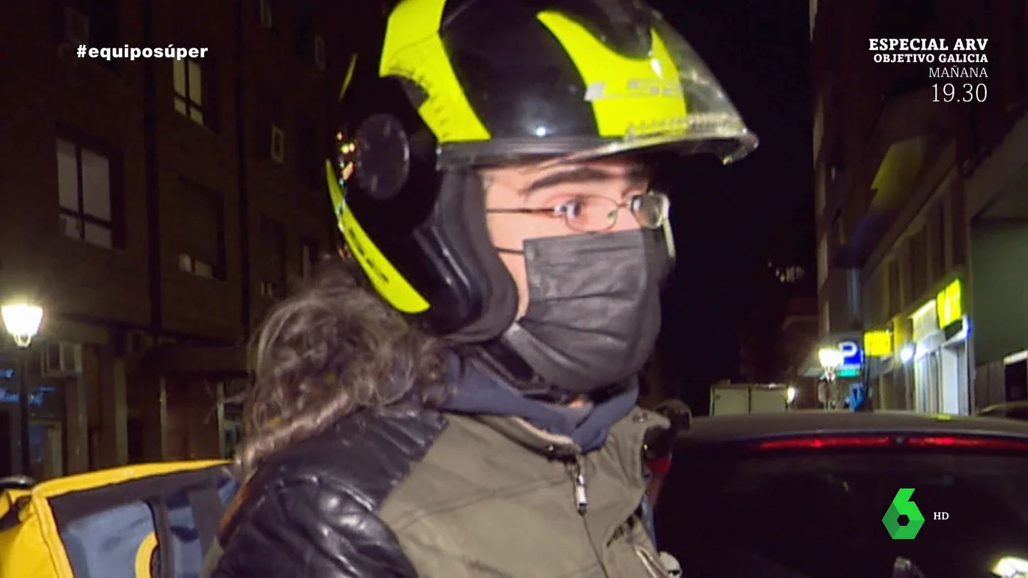 El agobio de un rider que tiene que entregar un pedido en 10 minutos: "Hay que ir rápido, me tienen geolocalizado" El agobio de un rider que tiene que entregar un pedido en 10 minutos: "Hay que ir rápido, me tienen geolocalizado"
