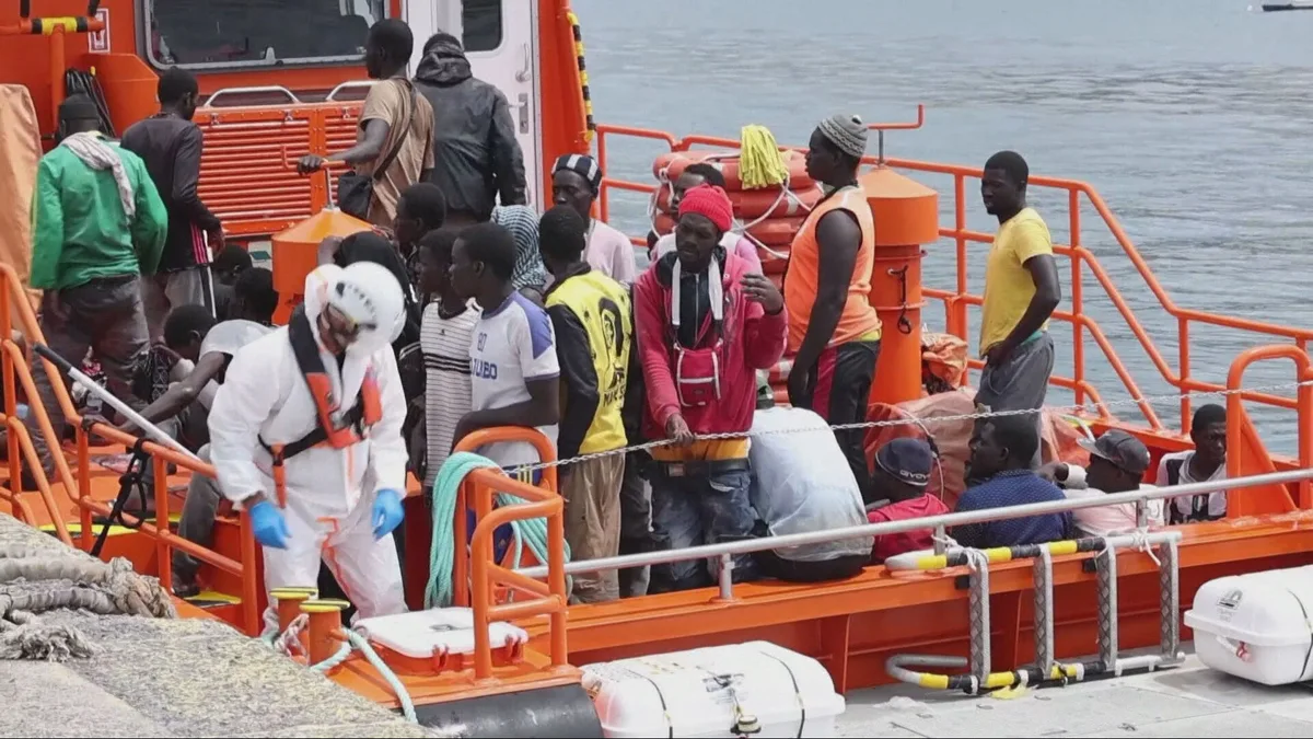 30% of the migrants who arrive in Spain are Senegalese fleeing the economic and political crisis 30% of the migrants who arrive in Spain are Senegalese fleeing the economic and political crisis