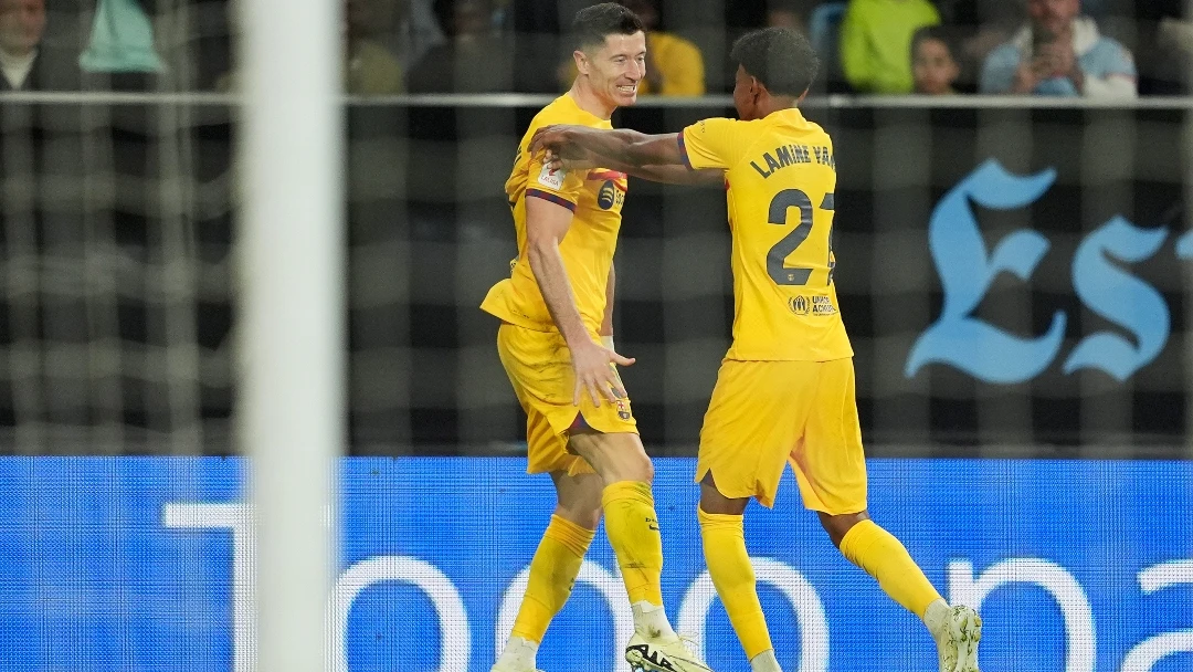 Robert Lewandowski y Lamine Yamal celebran un gol ante el Celta