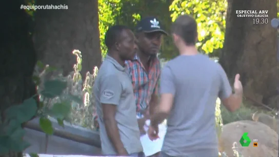Equipo de Investigación graba en directo cómo se vende Hachís en El Retiro: "Una bellota, 100 euros" Equipo de Investigación graba en directo cómo se vende Hachís en El Retiro: "Una bellota, 100 euros"