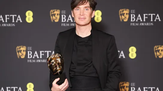 Cillian Murphy tras ganar el BAFTA a mejor actor por 'Oppenheimer', uno de los siete galardones que se ha llevado la película. Cillian Murphy tras ganar el BAFTA a mejor actor por 'Oppenheimer', uno de los siete galardones que se ha llevado la película.