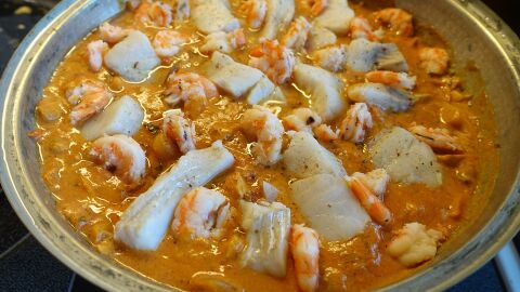 Cataplana (con bacalao)