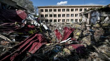Imagen de archivo de un edificio residencial destruido por bombardeos rusos en Avdiivka